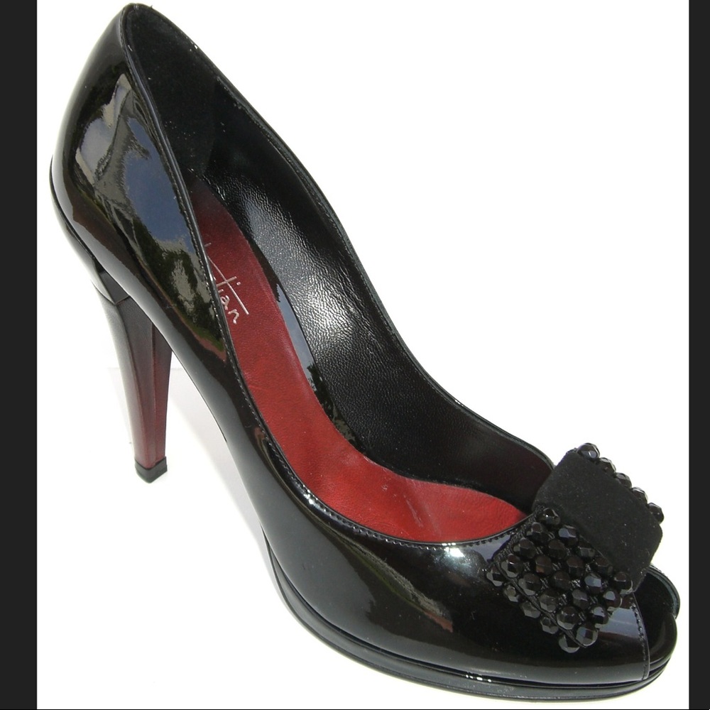 New in the box Ladies Black patent pump